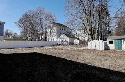 141 Farm St, Woonsocket RI 02895-1107 exterior