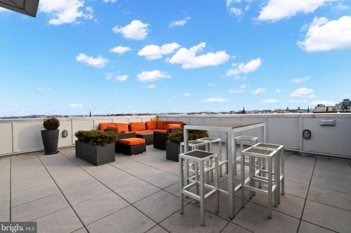 1401 R St, Washington DC  20009-3852 exterior