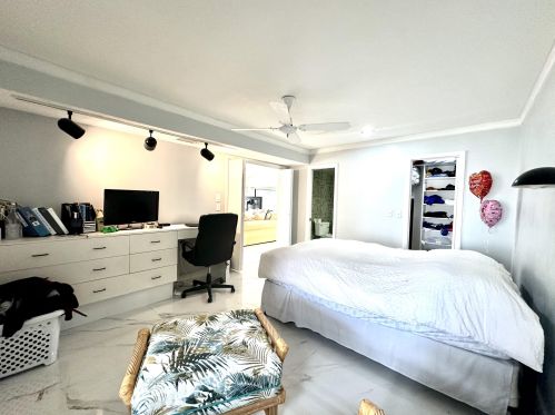 5670 Piping Rock Dr, Boynton Beach FL exterior