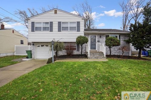 14 Eastlick Rd, Edison, NJ 08817-3822