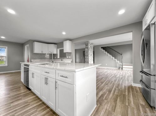 19433 22 Mile Rd, Macomb Township MI 48044-1706 exterior