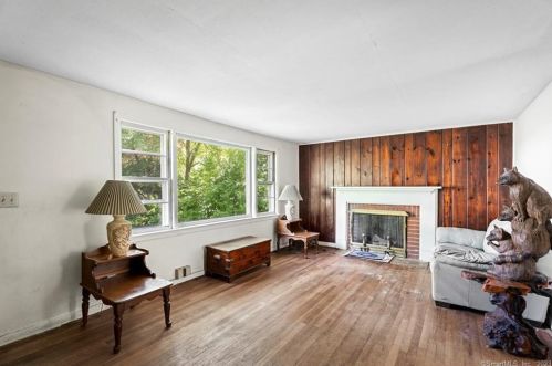 3 Fullin Rd, Norwalk CT 06851-3414 exterior