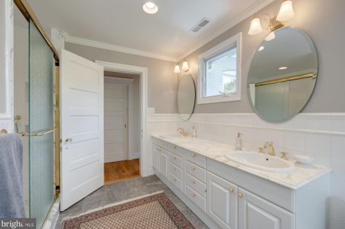 3928 Livingston St, Washington DC 20015-2921 exterior