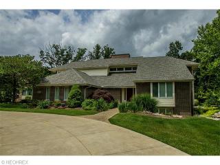 6611 Bexley Ct, Cleveland, OH 44131-6533