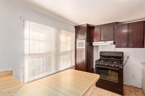 834 Lee St, Tucson AZ 85719-3932 exterior