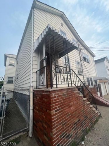 108 Mcwhorter St, Newark NJ 07105-1181 exterior