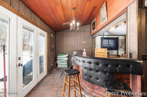 10049 Cressey Rd, Plainwell MI 49080-9044 exterior