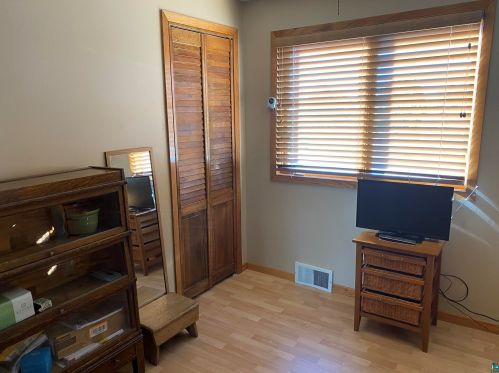 26 6 St, Duluth MN 55810-2240 exterior