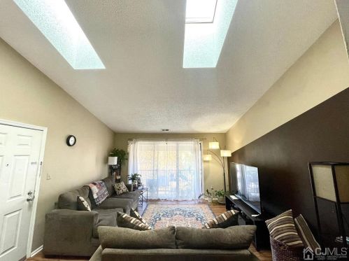 10 Joyner Ct, Trenton NJ  08648-2611 exterior