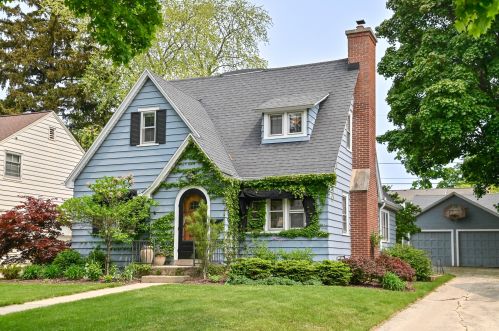 2424 82nd St, Milwaukee, WI 53213-1019