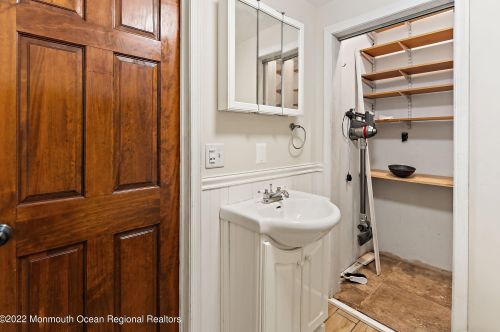 59 Lloyd St, Edison NJ 08817-5231 exterior