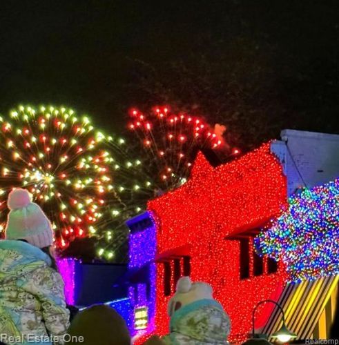 252 1st St, Rochester MI 48307-2600 exterior