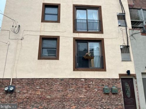 610 Bainbridge St, Philadelphia PA  19147-2112 exterior