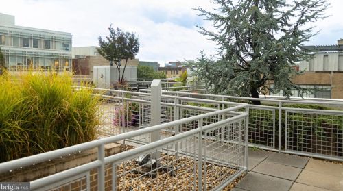 1401 Church St, Washington DC 20005-1903 exterior