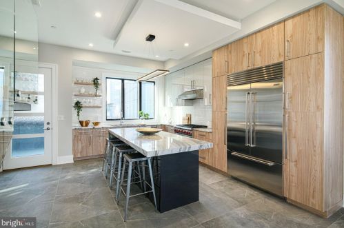 722 Broad St, Philadelphia PA 19146-3119 exterior