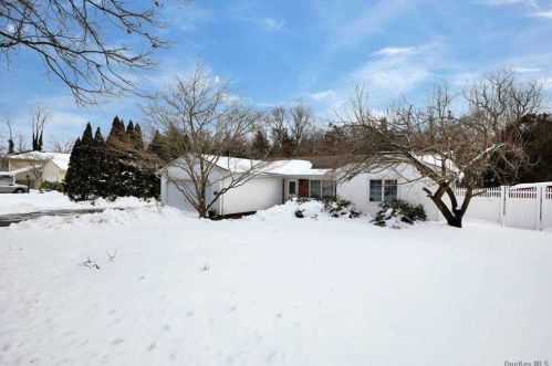 12 Belmar Ln, Commack NY 11725-1104 exterior