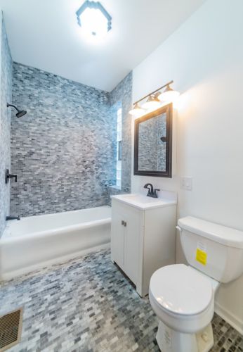 7225 Bennett Ave, Chicago IL  60649-2905 exterior