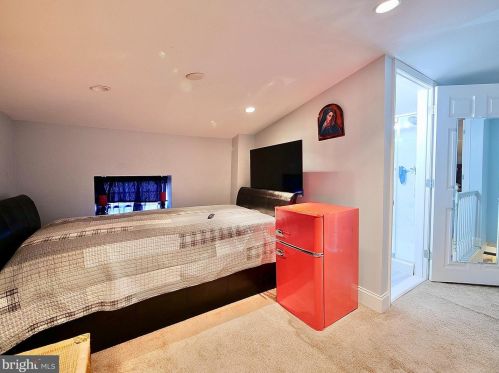 30 6 St, Chester PA 19013-3706 exterior