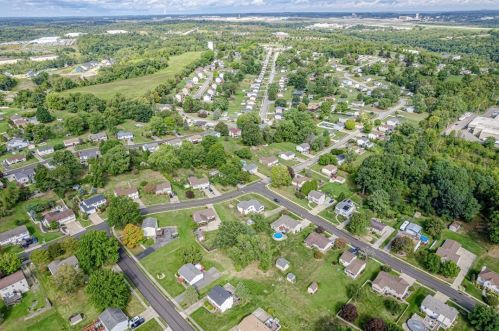 147 Cranbrooke Dr, Moon Twp PA  15108-9118 exterior