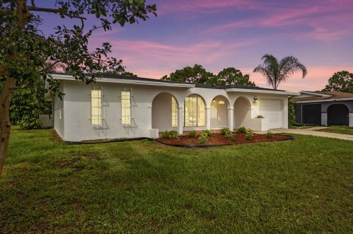 106 Airoso Blvd, Fort Pierce, FL 34983-1652