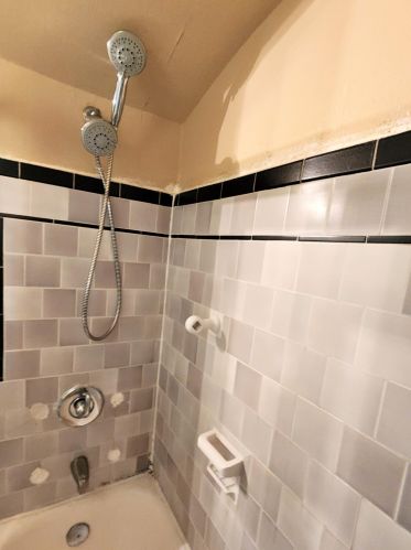 1431 Leahy St, Meskegon MI 49442-5035 exterior