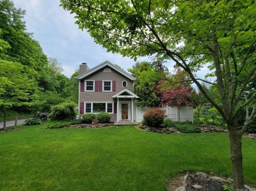 323 Grand Ave, Poughkeepsie NY 12603-4403 exterior