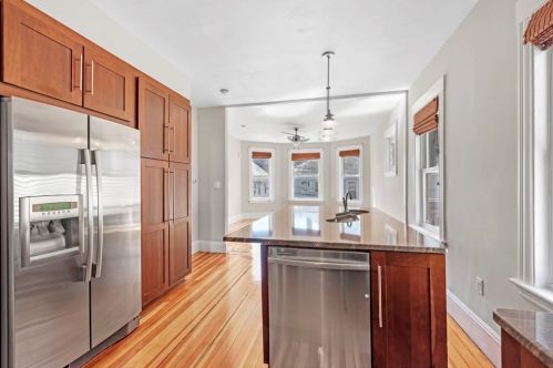 12 May St, Salem, MA 01970-2101