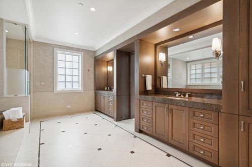 2900 Hermitage Ave, Chicago IL 60609-2733 exterior