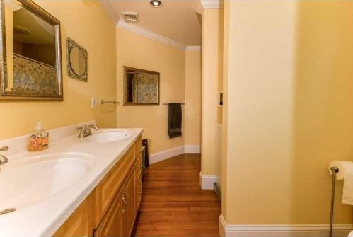 18 Phelps Rd, Middletown RI 02842-5448 exterior