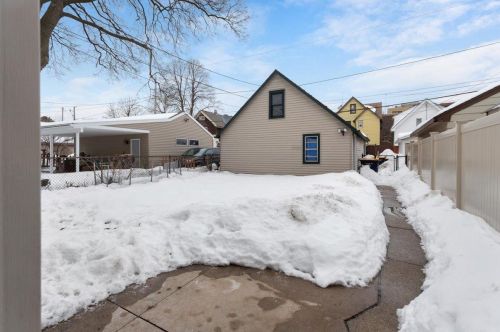 1124 72nd St, Milwaukee WI  53214-3118 exterior