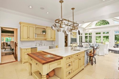 200 Byram Shr Rd, Greenwich CT 06830-6928 exterior