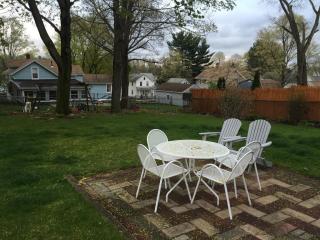 44 Pine St, West Springfield MA  01089-2818 exterior