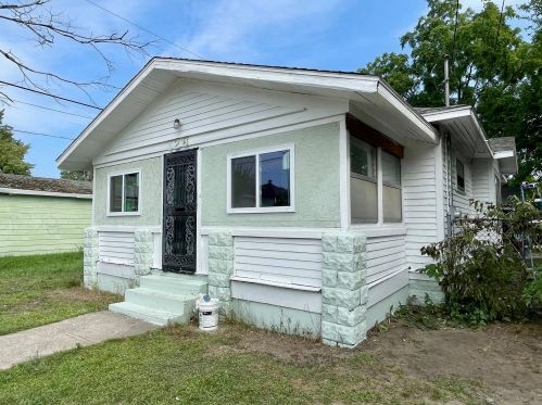 126 Barney Ave, Meskegon, MI 49444-1512