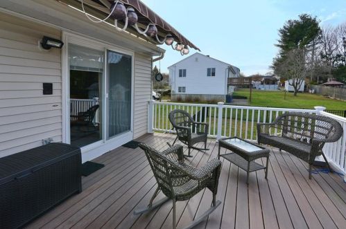 9 Ferncrest Dr, Providence RI 02919-3503 exterior