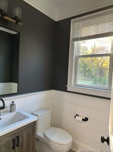 14 Appletree Ln, Norwalk CT 06850-1000 exterior