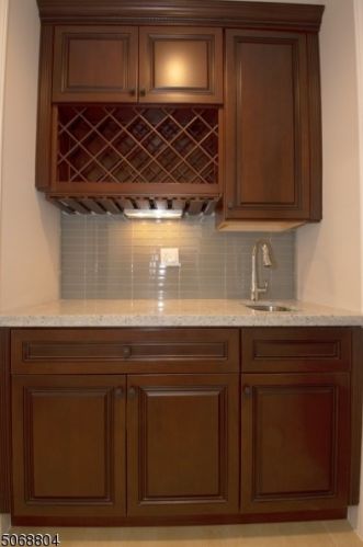 10 Baxter Ln, Town Center NJ 07052-1429 exterior