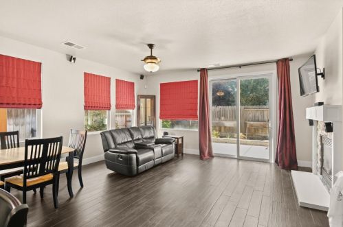 1272 Paseo Belleza, Turlock CA 95382-7396 exterior