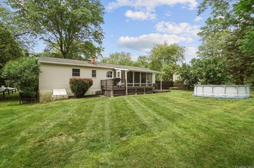 24 Tamarack Hl Dr, Poughkeepsie NY 12603-1112 exterior