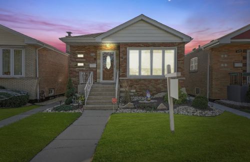 6625 64th St, Chicago, IL 60638-4915