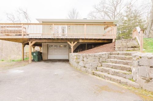 83 Riggs St, Seymour CT 06478-1130 exterior