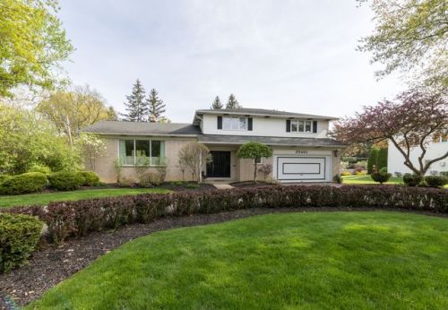 25401 Hilltop Dr, Cleveland OH  44134-5237 exterior