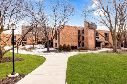 1818 Shorewood Blvd, Milwaukee WI 53211-2536 exterior