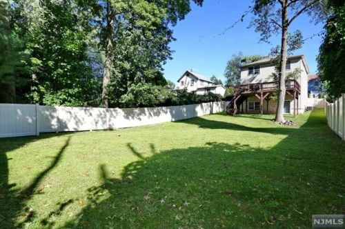 7 Lawrence Ave, Dumont NJ  07628-2708 exterior