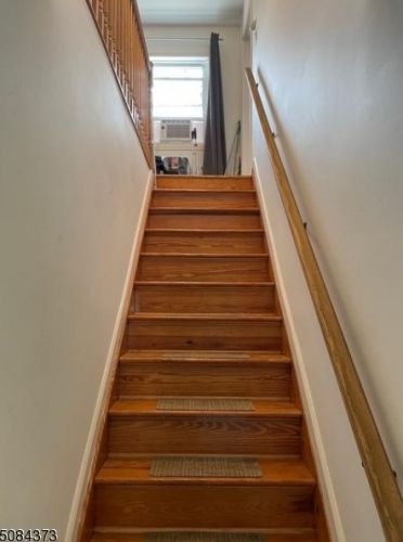 27 Elmwood Dr, Livingston NJ  07039-2204 exterior