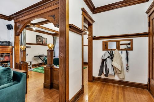 4710 Artesian Ave, Chicago IL 60659-5035 exterior