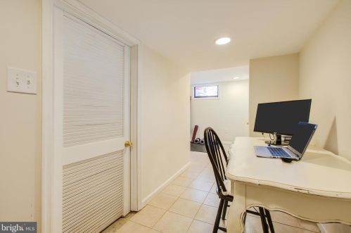 501 Tulip Ave, Silver Spring MD 20912-4345 exterior