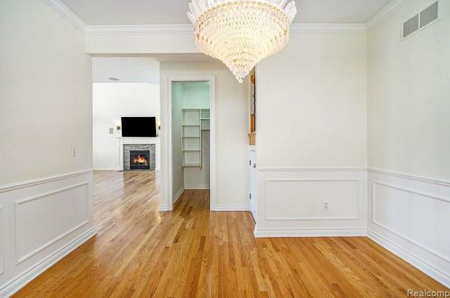 692 Appalachi St, Walled Lake MI  48390-1005 exterior