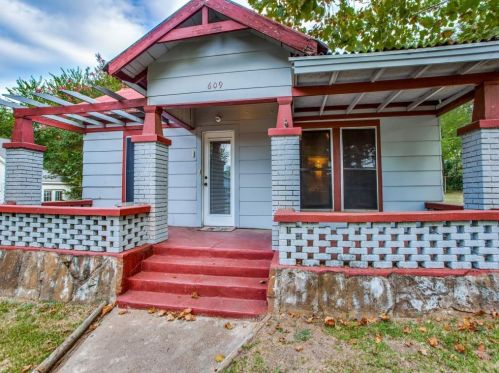 609 Monterey St, Denison TX  75021-6461 exterior