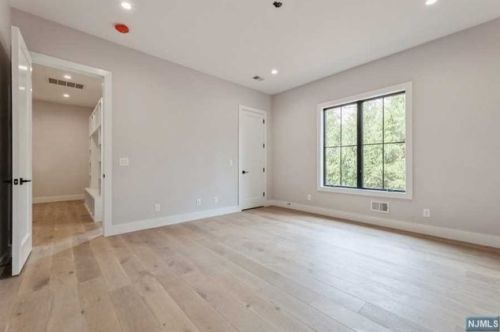 32 Pleasant St, Haworth NJ  07641-1929 exterior