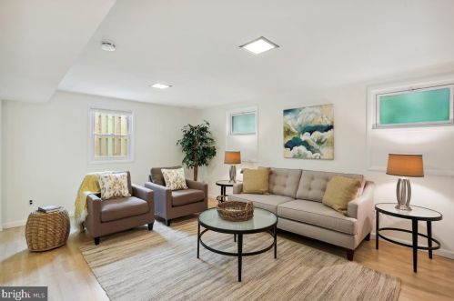 218 Forest Ave, Rockville MD 20850-1820 exterior